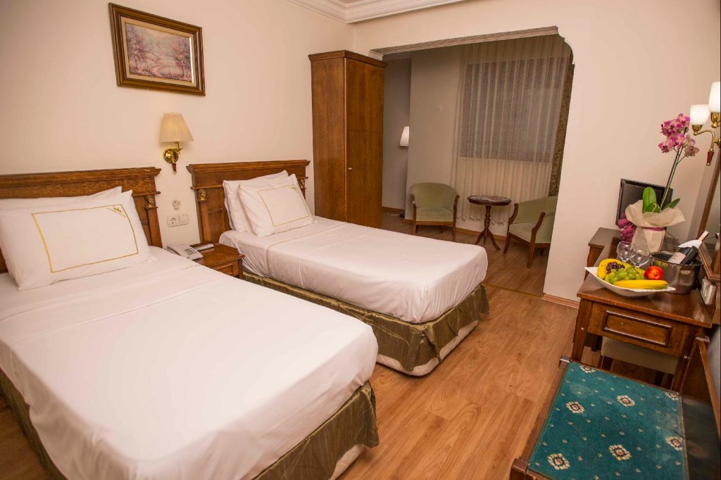 Hotel Golden Crown 2