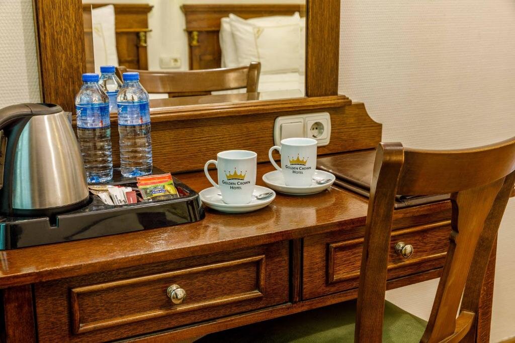 Hotel Golden Crown 24