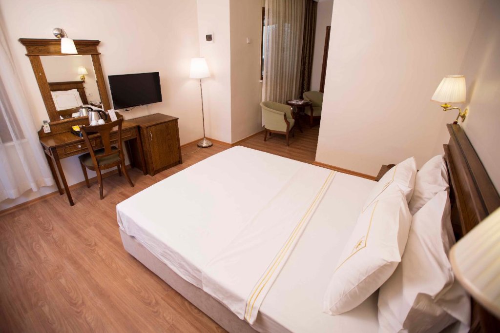 Hotel Golden Crown 3