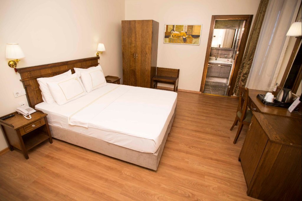 Hotel Golden Crown 9