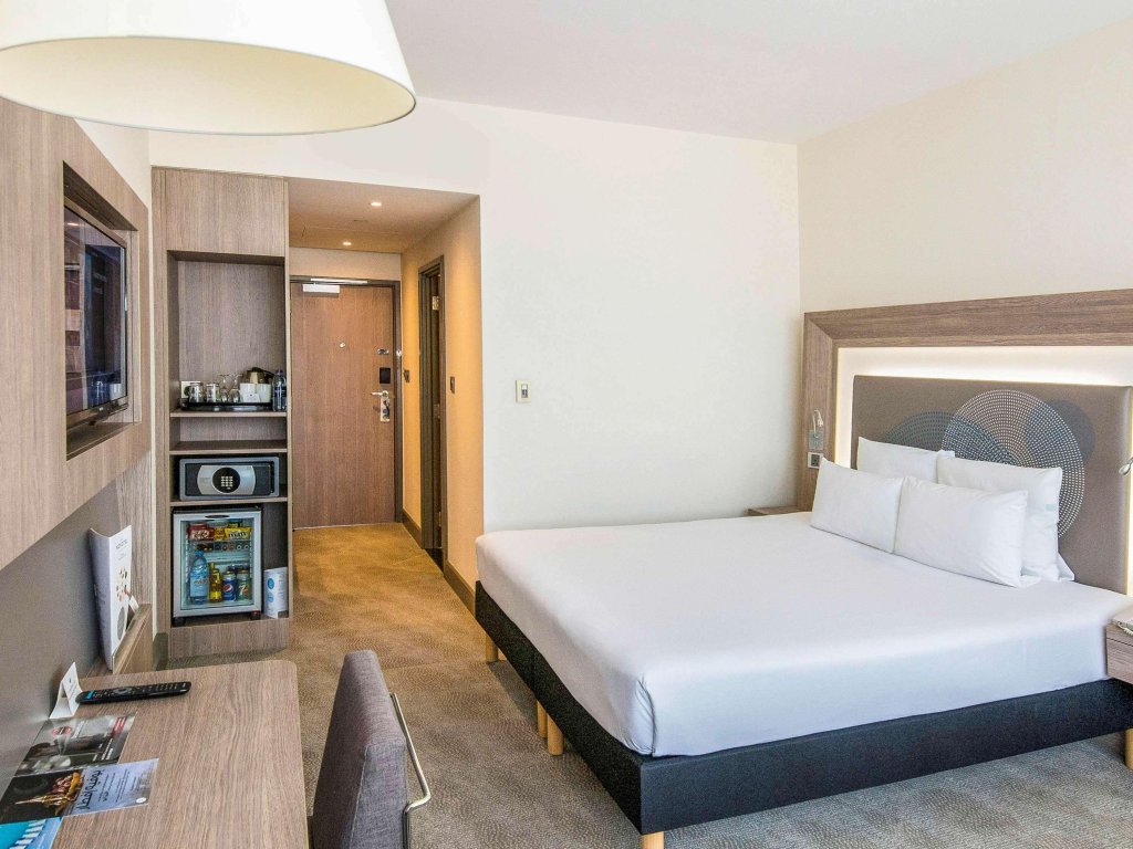 Novotel World Trade Centre 13