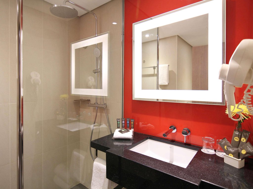 Novotel World Trade Centre 19