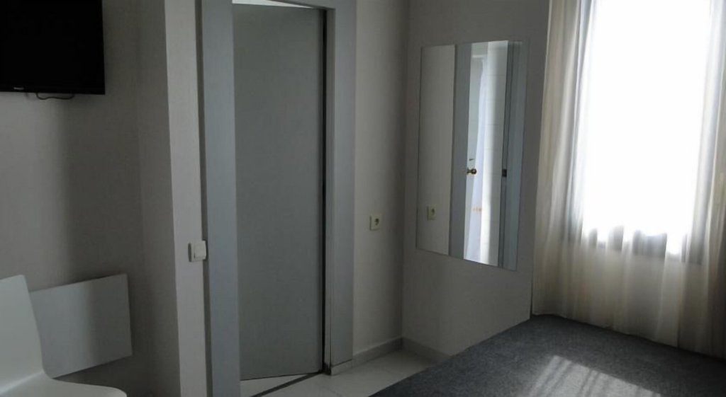 Hostal Lami 10