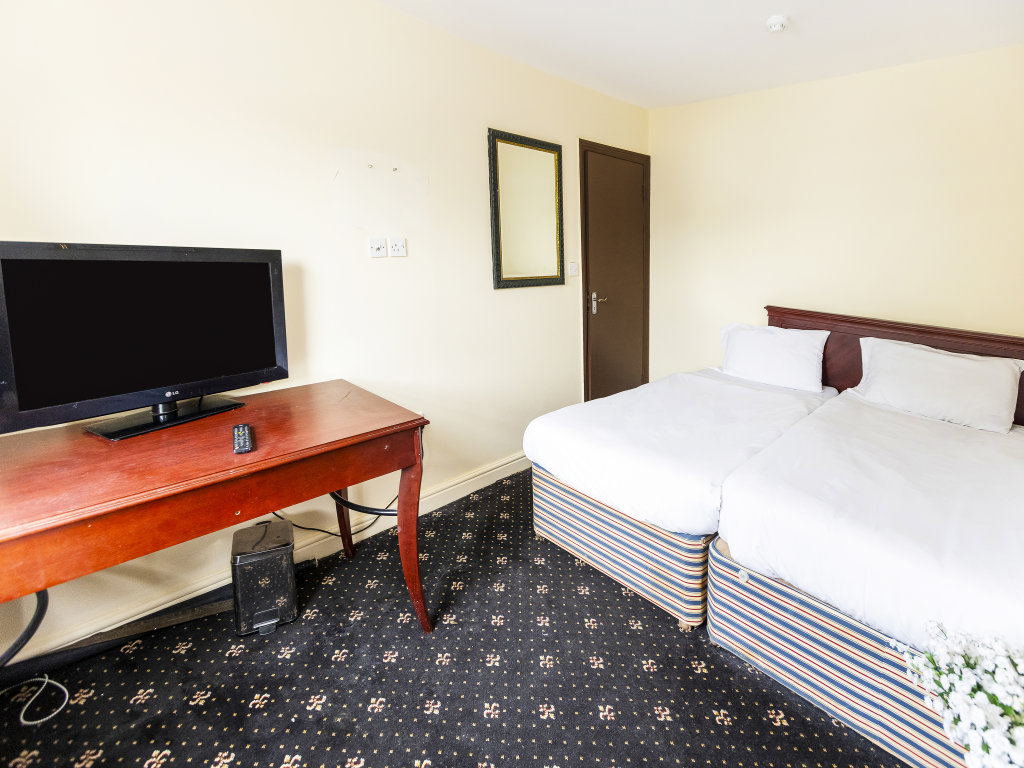 OYO Old Oak Tree Inn 14