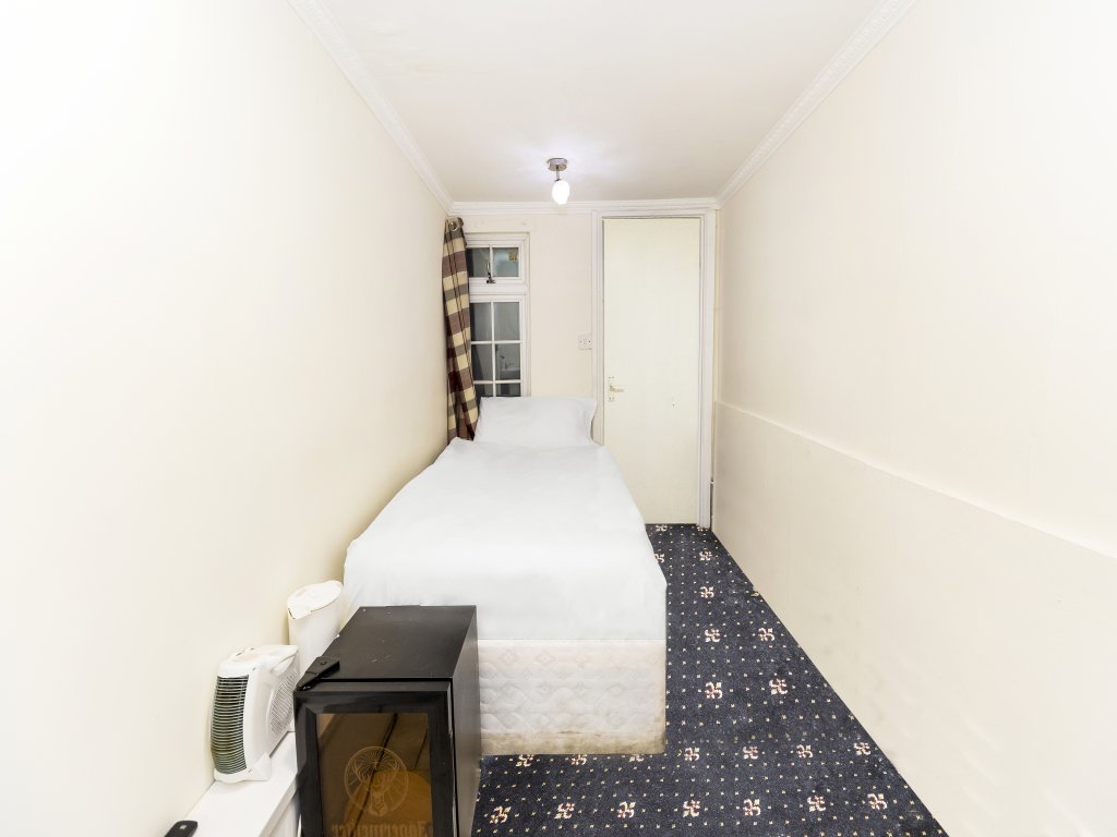 OYO Old Oak Tree Inn 20