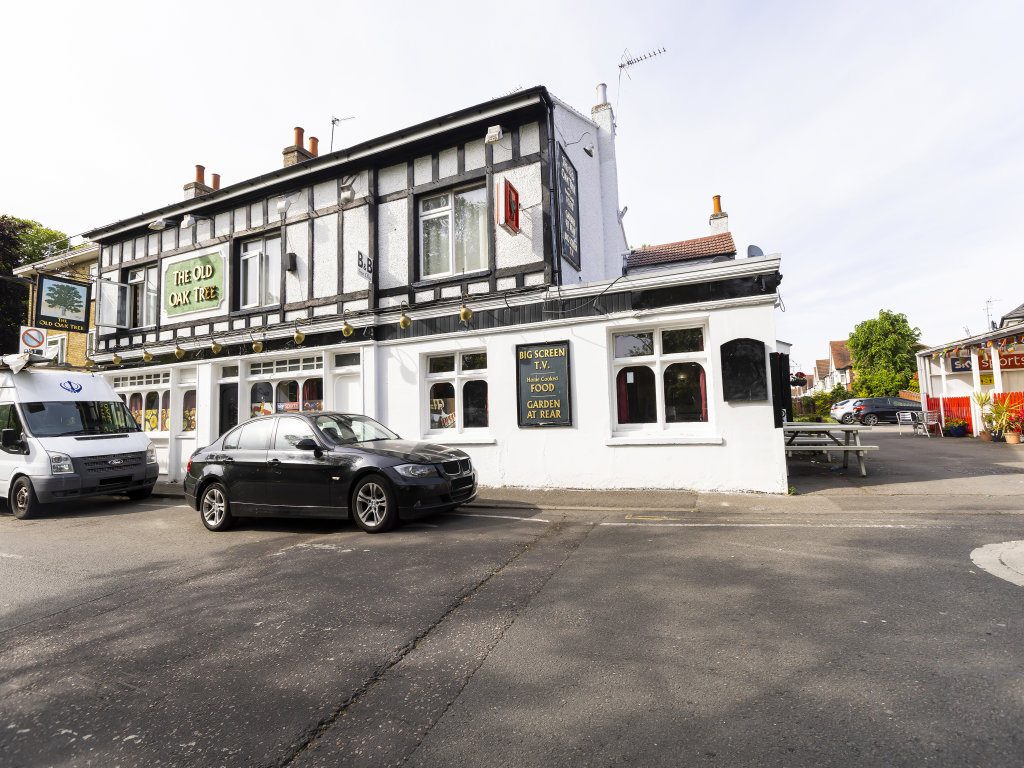 OYO Old Oak Tree Inn 21