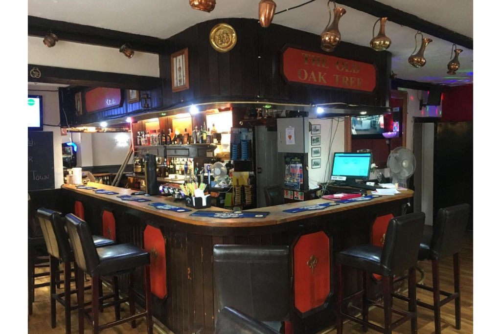 OYO Old Oak Tree Inn 7