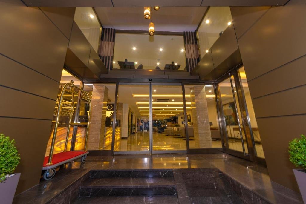 38 Hotel 11
