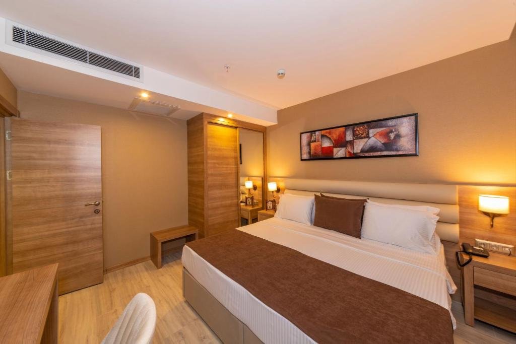38 Hotel 18