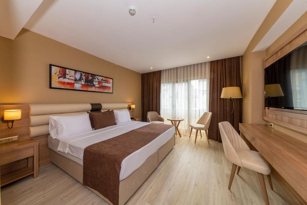38 Hotel 19