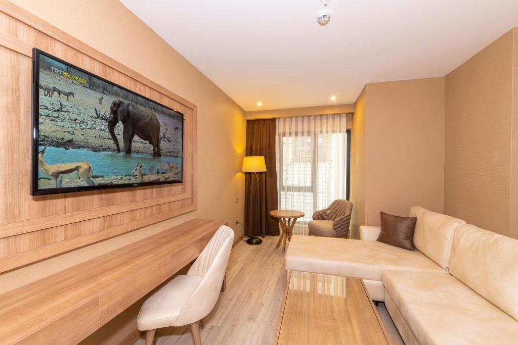 38 Hotel 23