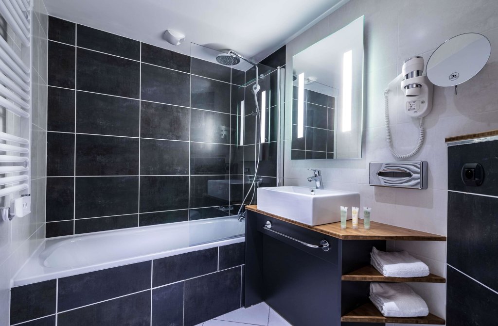 Best Western Plus Suitcase Paris La Defense 13