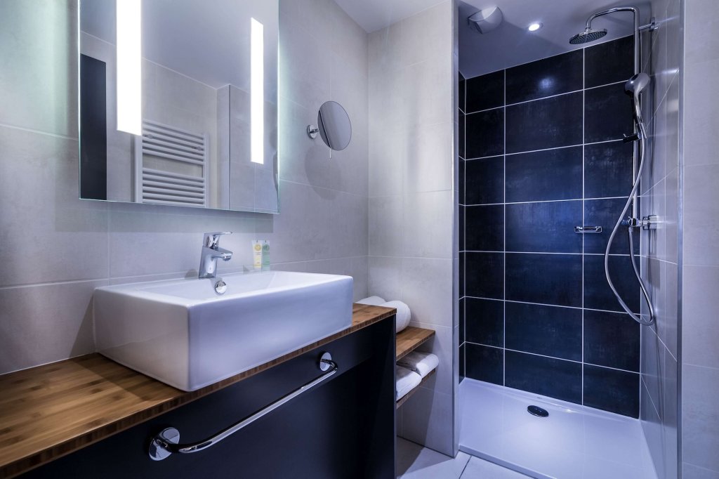 Best Western Plus Suitcase Paris La Defense 2