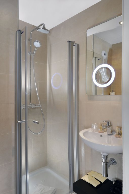 Hotel Le 18 Paris 18