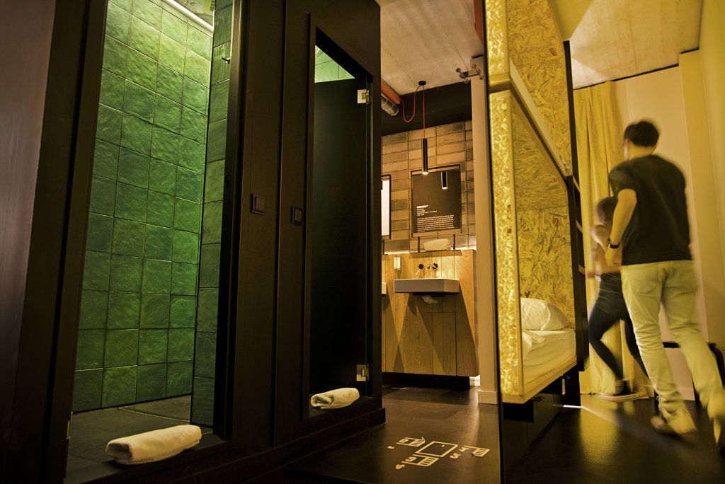 Bastardo Hostel 24