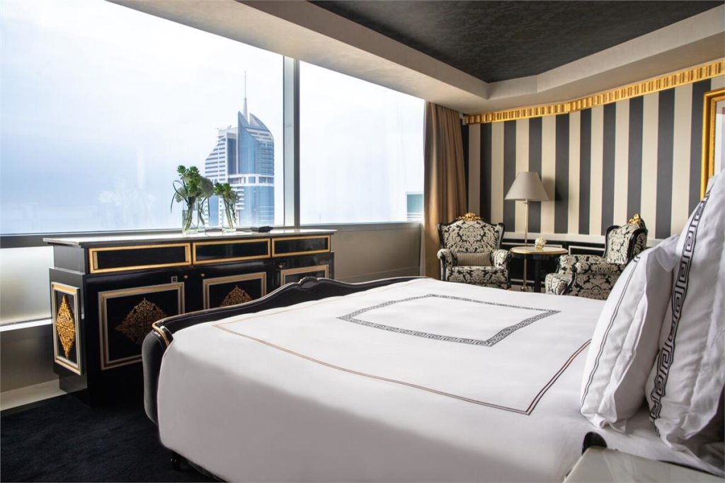 Jumeirah Emirates Towers 11