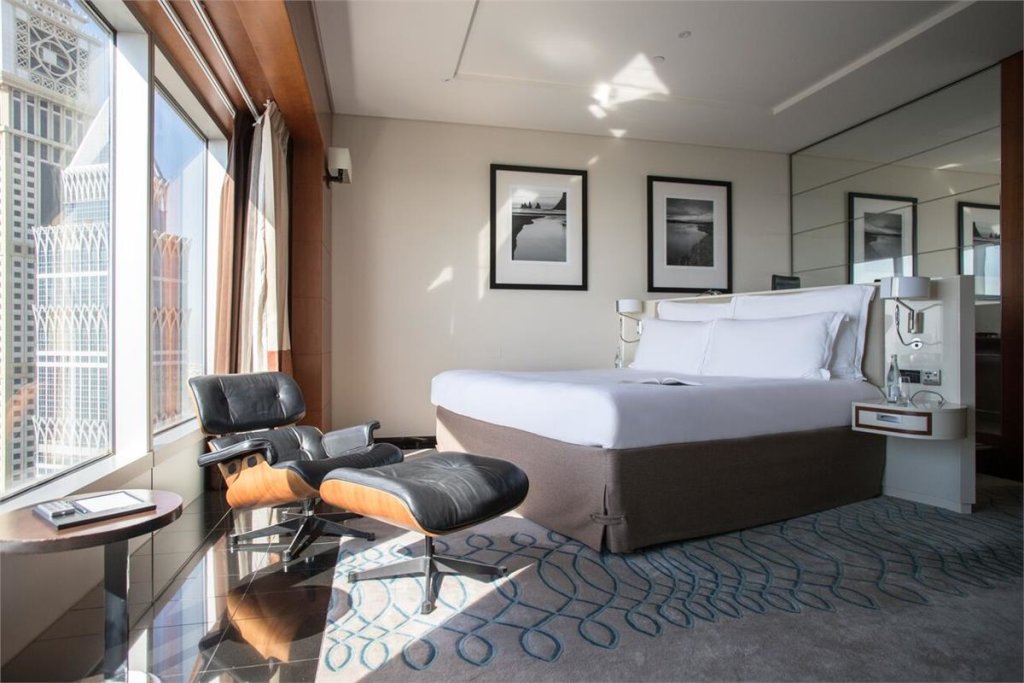 Jumeirah Emirates Towers 15
