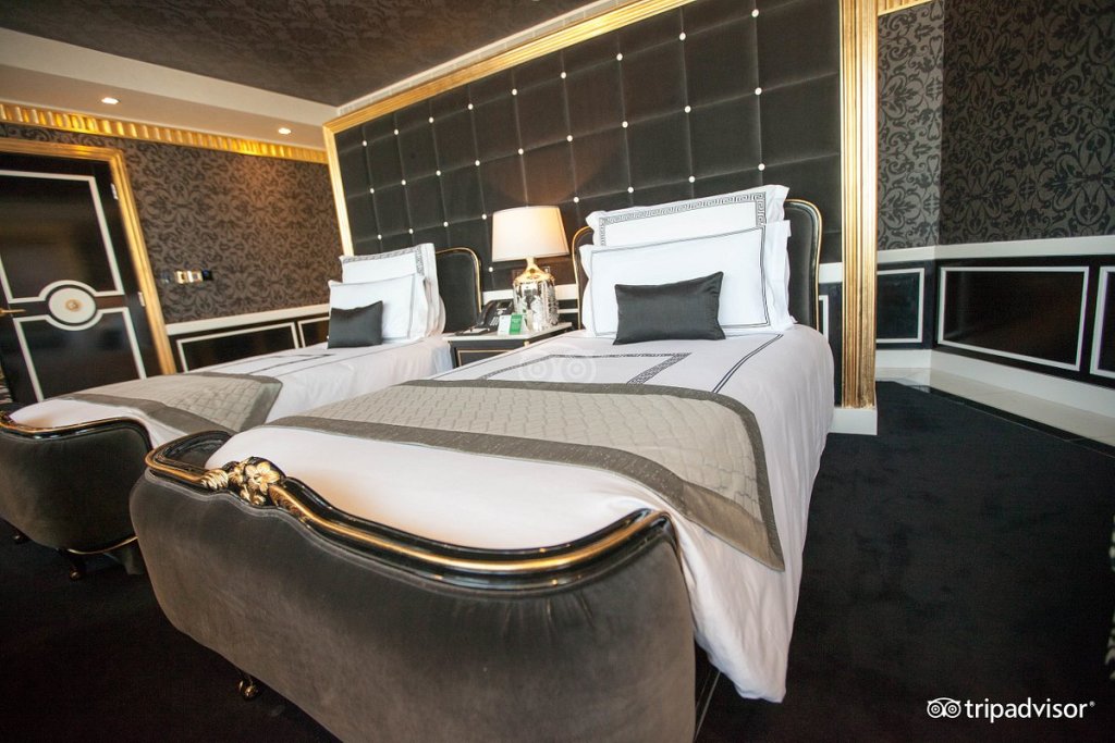 Jumeirah Emirates Towers 5