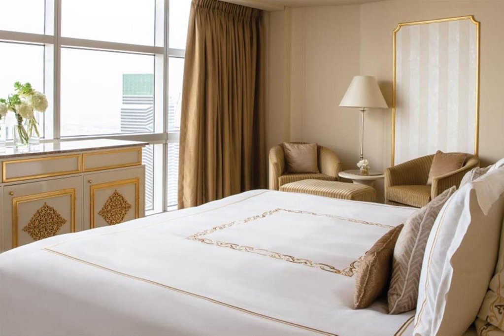 Jumeirah Emirates Towers 6