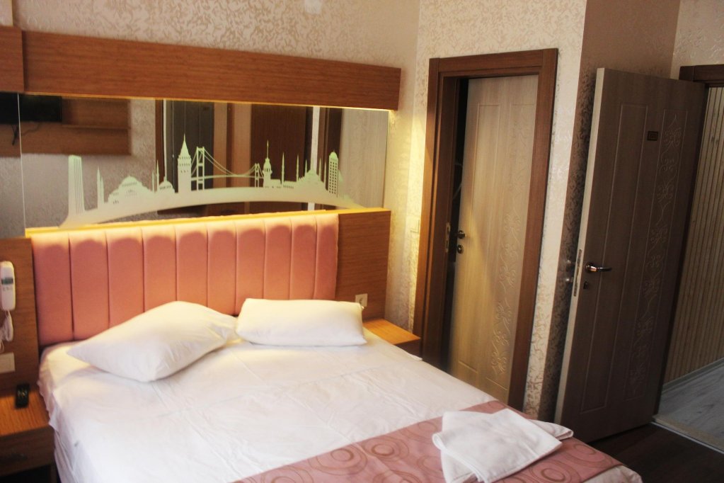 Megaron Hotel 18