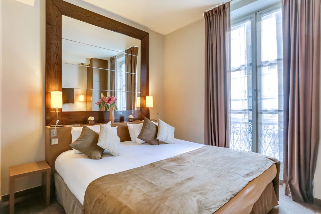 Holiday Inn Paris Elysees, an IHG Hotel 1
