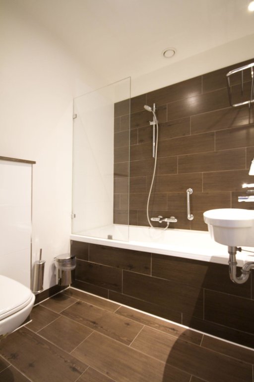 Acostar Hotel 6