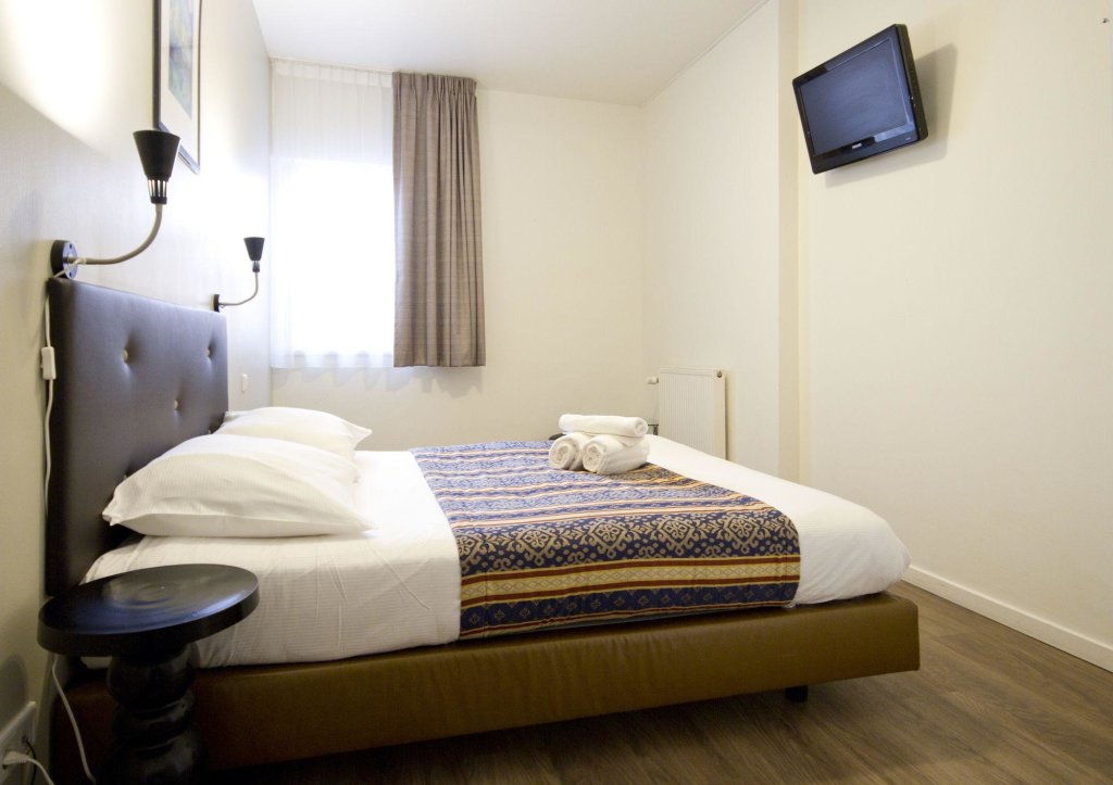 Acostar Hotel 8