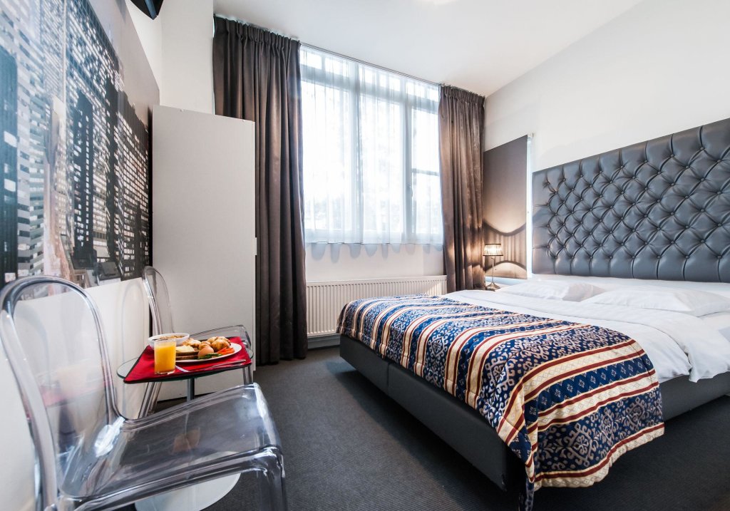 Acostar Hotel 9