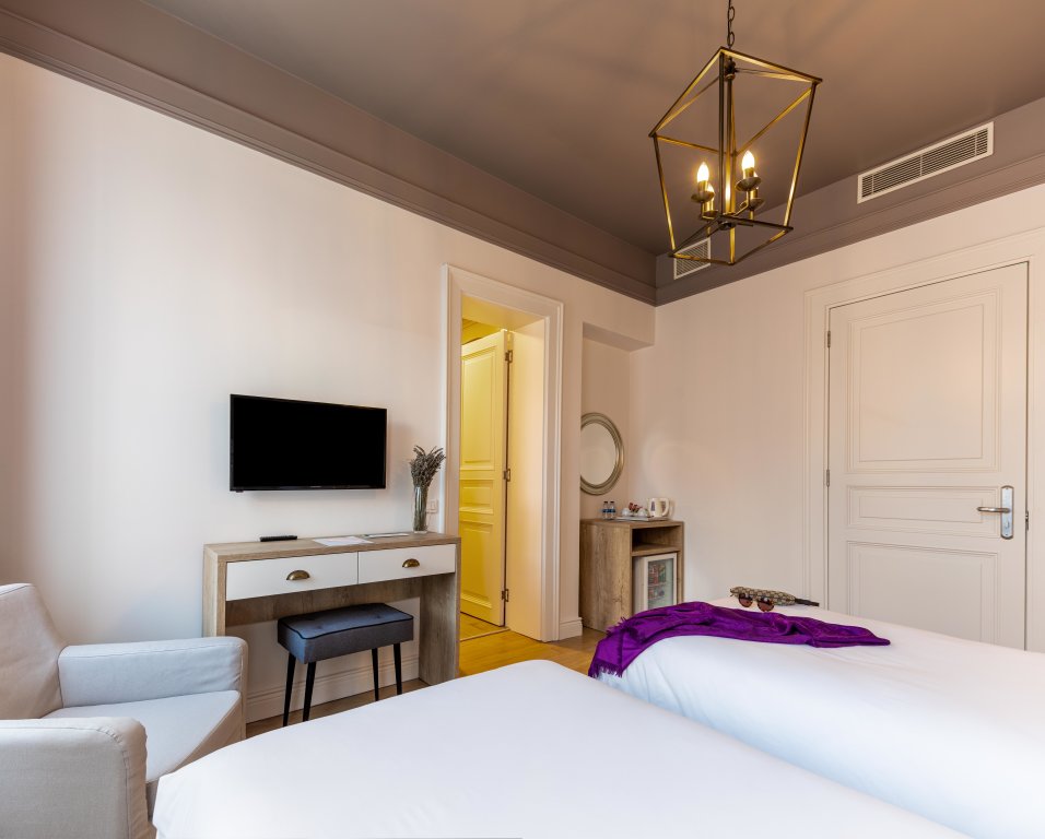 Petros Hotel 10