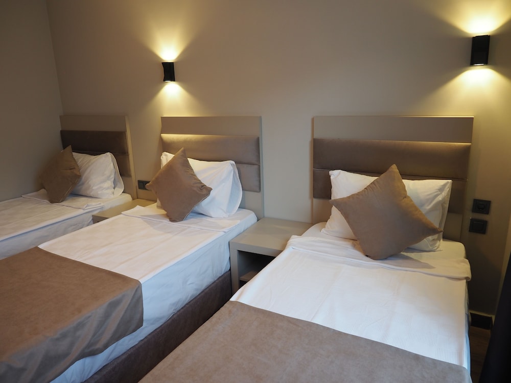 Zenia Otel 11