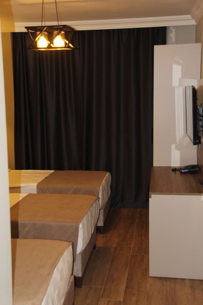 Zenia Otel 12