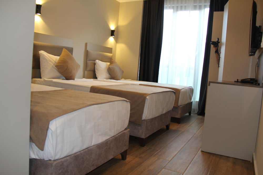 Zenia Otel 13