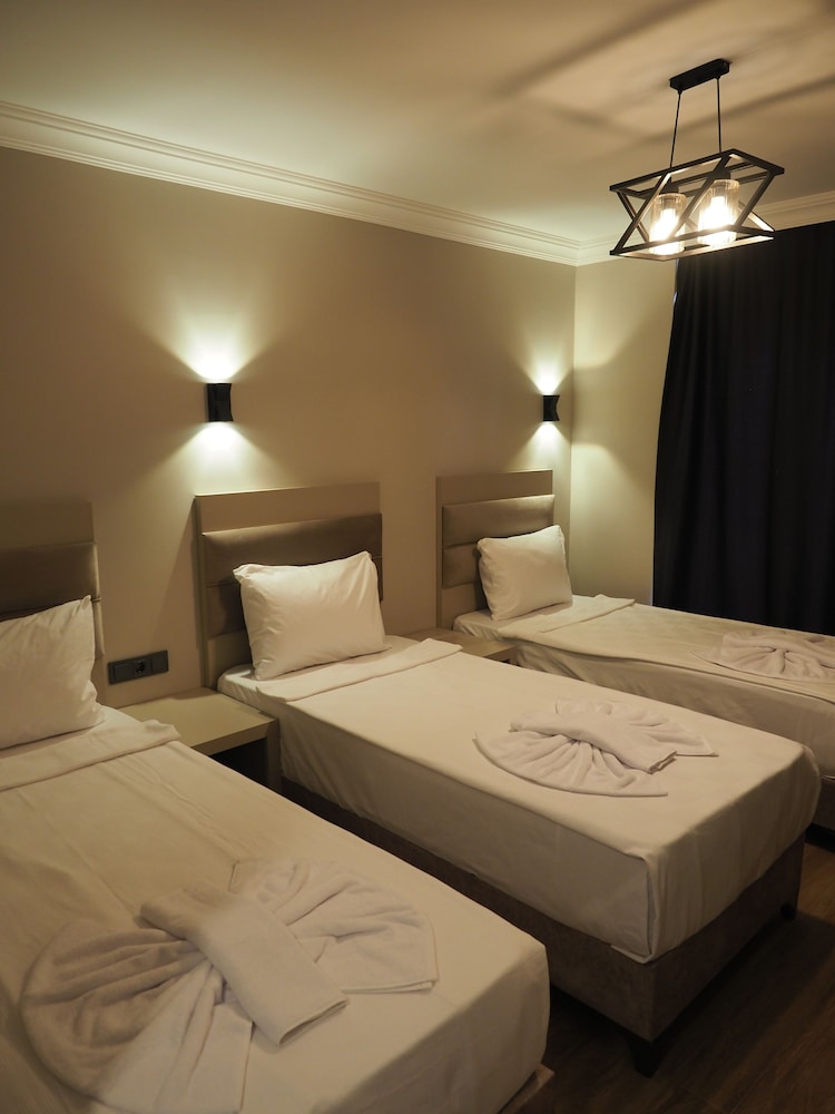Zenia Otel 16
