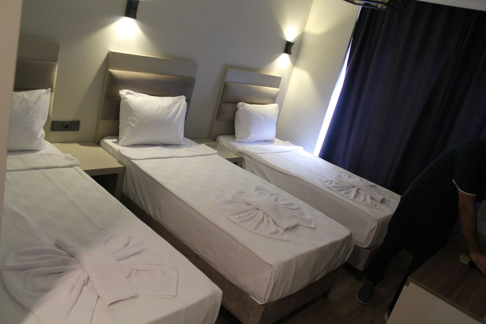 Zenia Otel 18