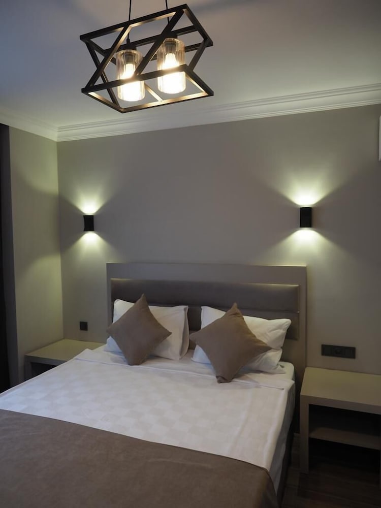 Zenia Otel 19