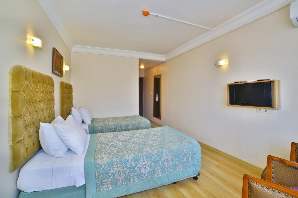 Grand Ant Hotel 2
