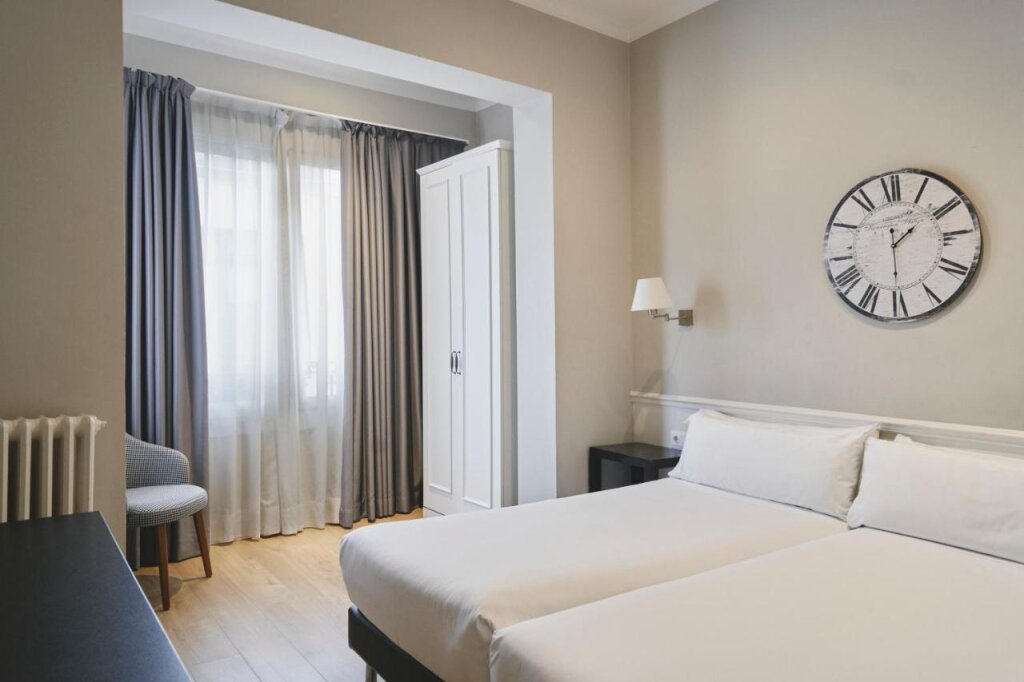 Mesón Castilla Atiram Hotel 13