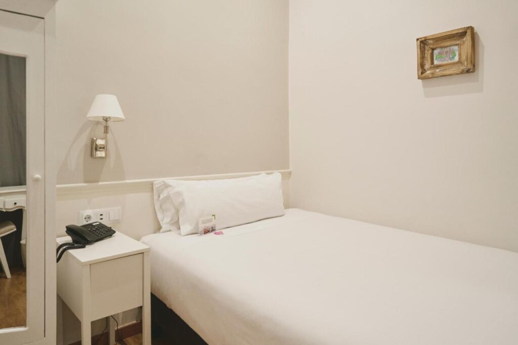 Mesón Castilla Atiram Hotel 16