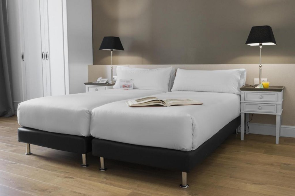 Mesón Castilla Atiram Hotel 7