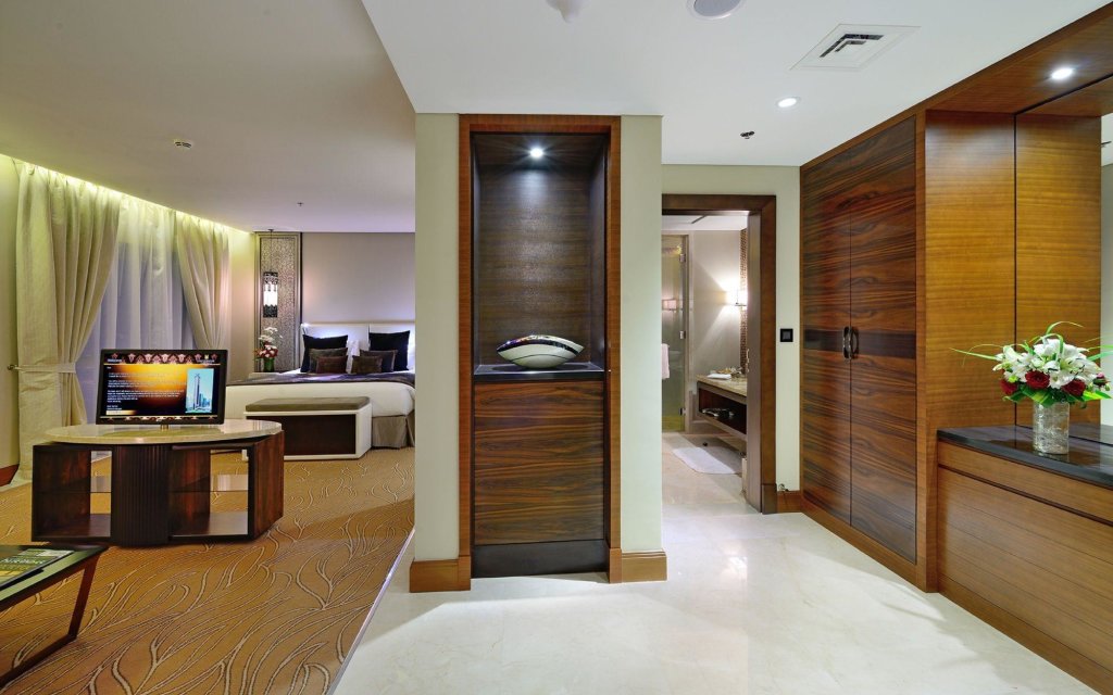 The Tower Plaza Hotel 5