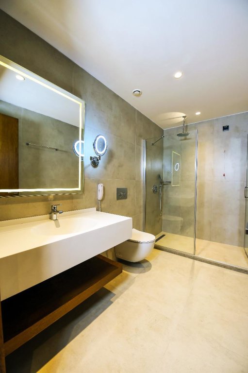 Cher Hotel 2
