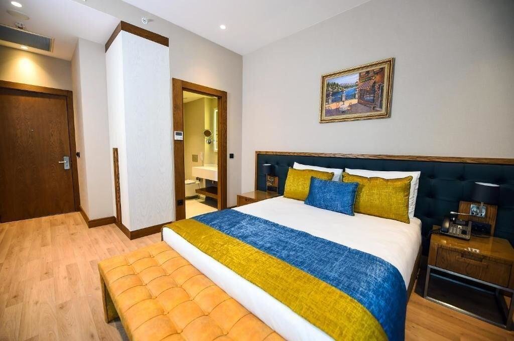 Cher Hotel 24