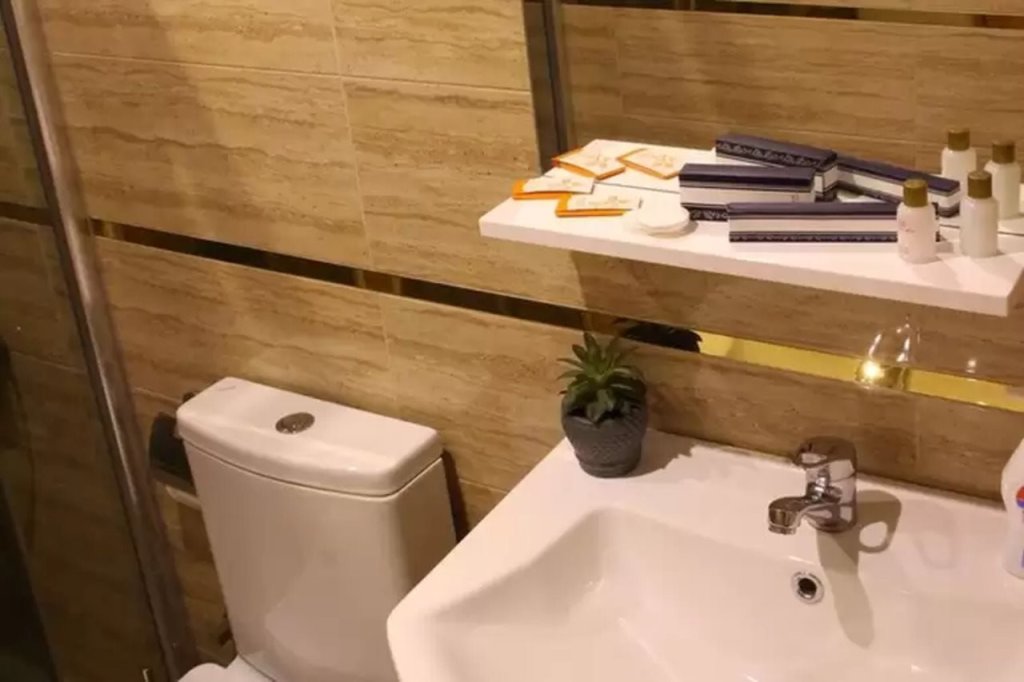 Hotel Real Life 4