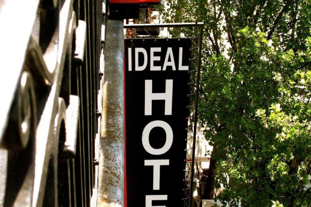 Bobo's Hotel 1