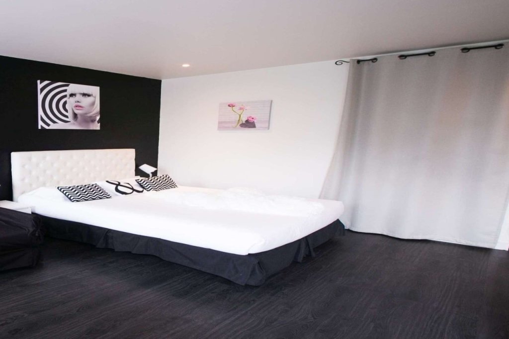 Bobo's Hotel 2
