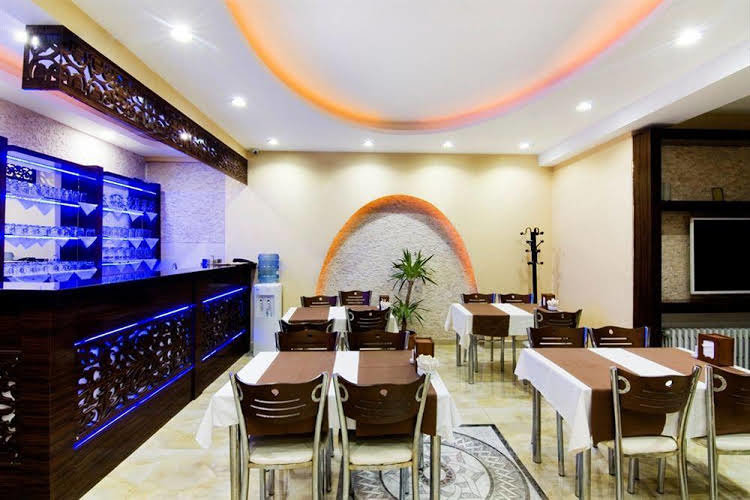 Pelican House Hotel 10