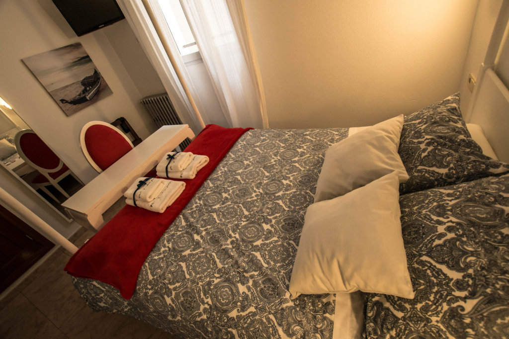 Hostal Vázquez de Mella 1