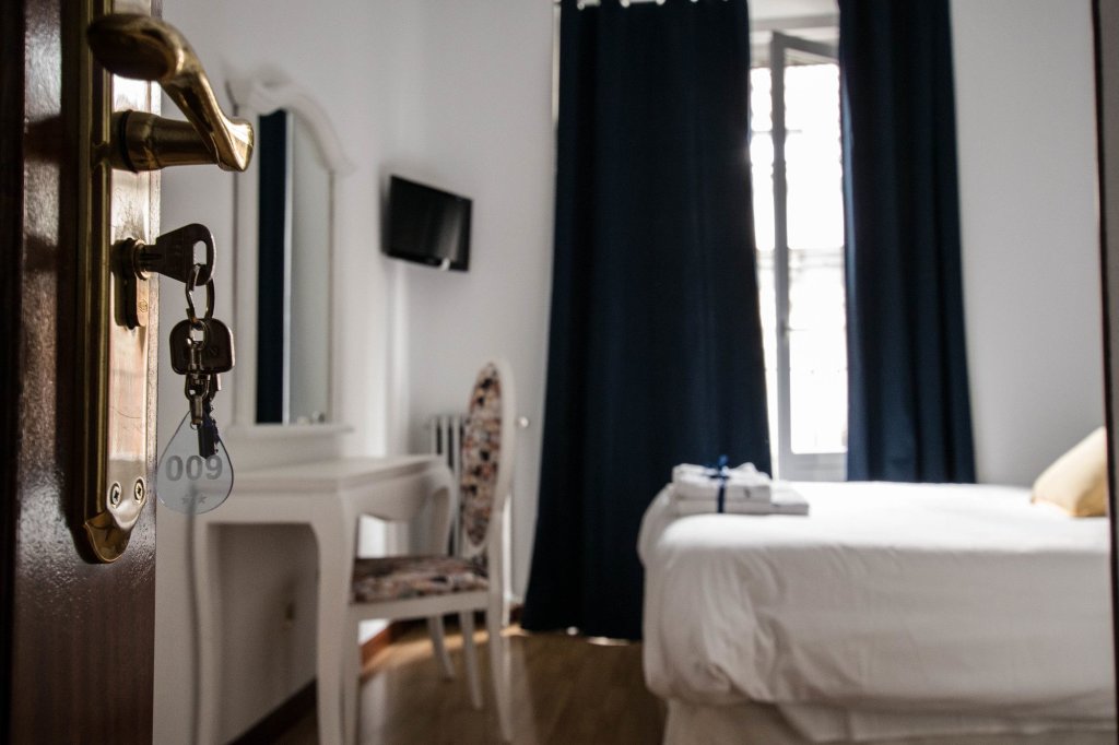 Hostal Vázquez de Mella 12
