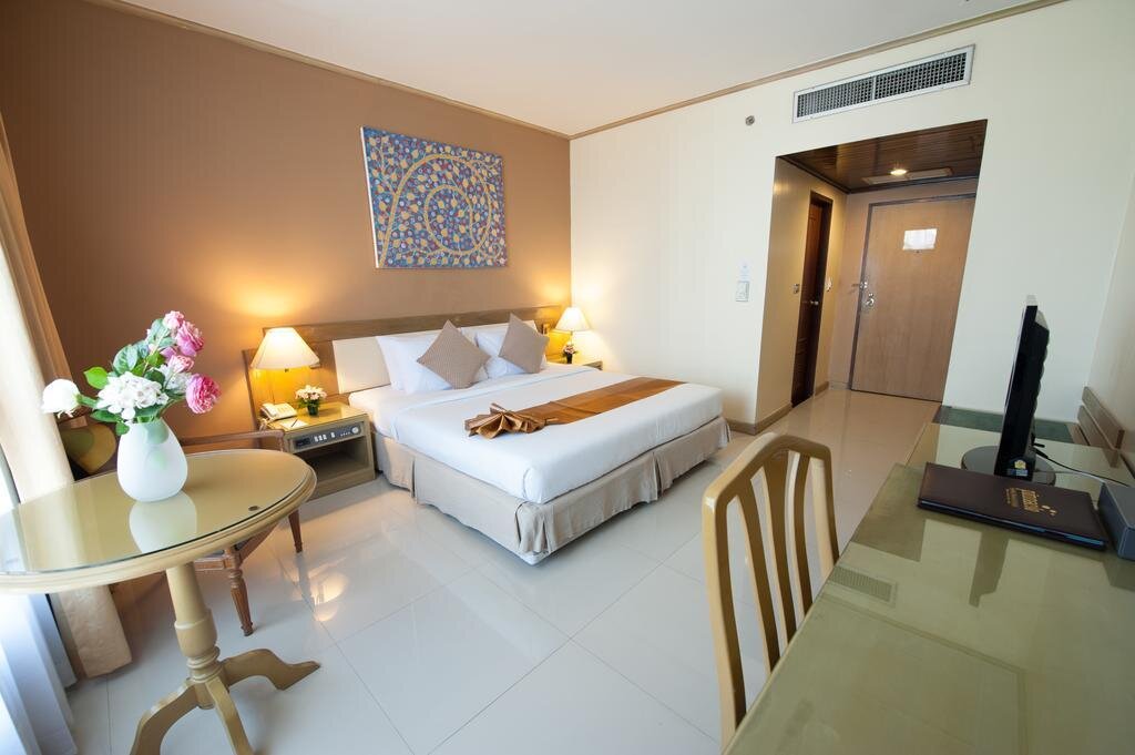 Pinnacle Lumpinee Park Hotel 12