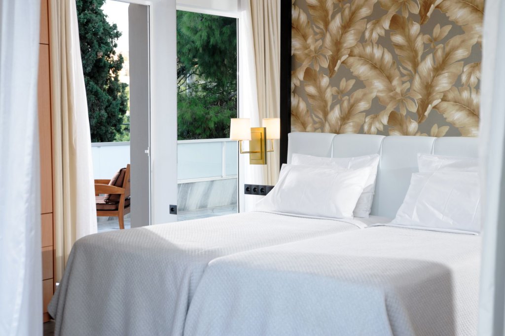 Athenian Riviera Hotel & Suites 17